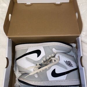 Jordan Women's Shoes in White and Gray